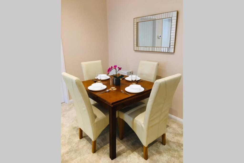 Private 1St Floor Apartment - Perfect For Port Of Dover, Eurotunnel And Short Stays Extérieur photo