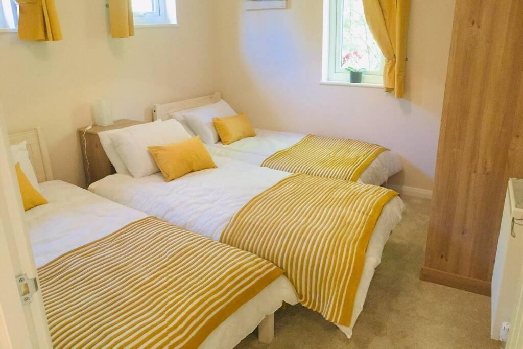 Private 1St Floor Apartment - Perfect For Port Of Dover, Eurotunnel And Short Stays Extérieur photo