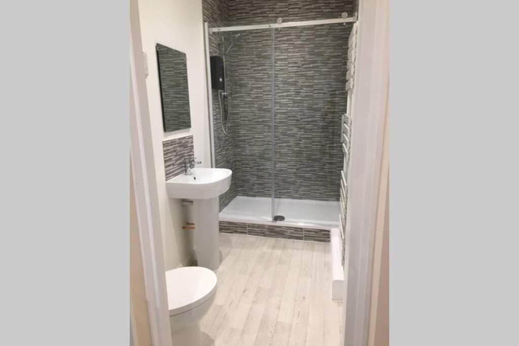 Private 1St Floor Apartment - Perfect For Port Of Dover, Eurotunnel And Short Stays Extérieur photo